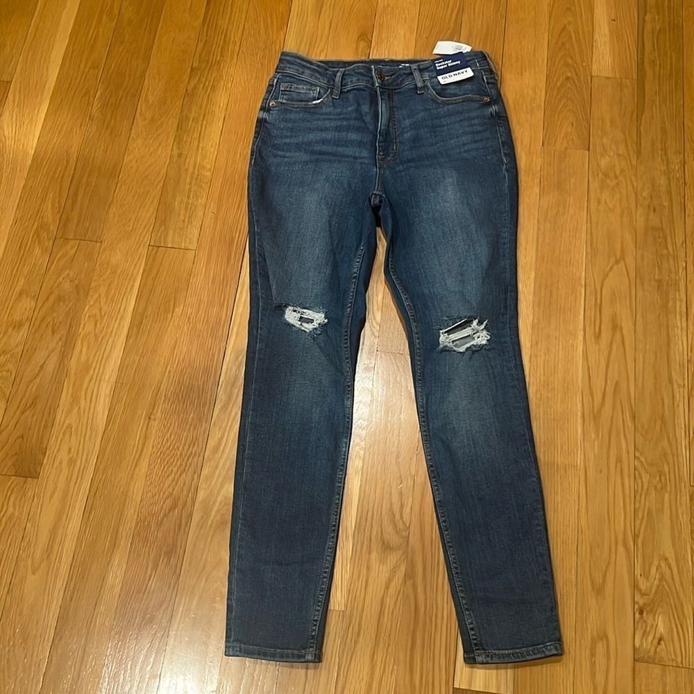 NWT Old Navy high-rise rockstar super skinny distressed jeans size 8.